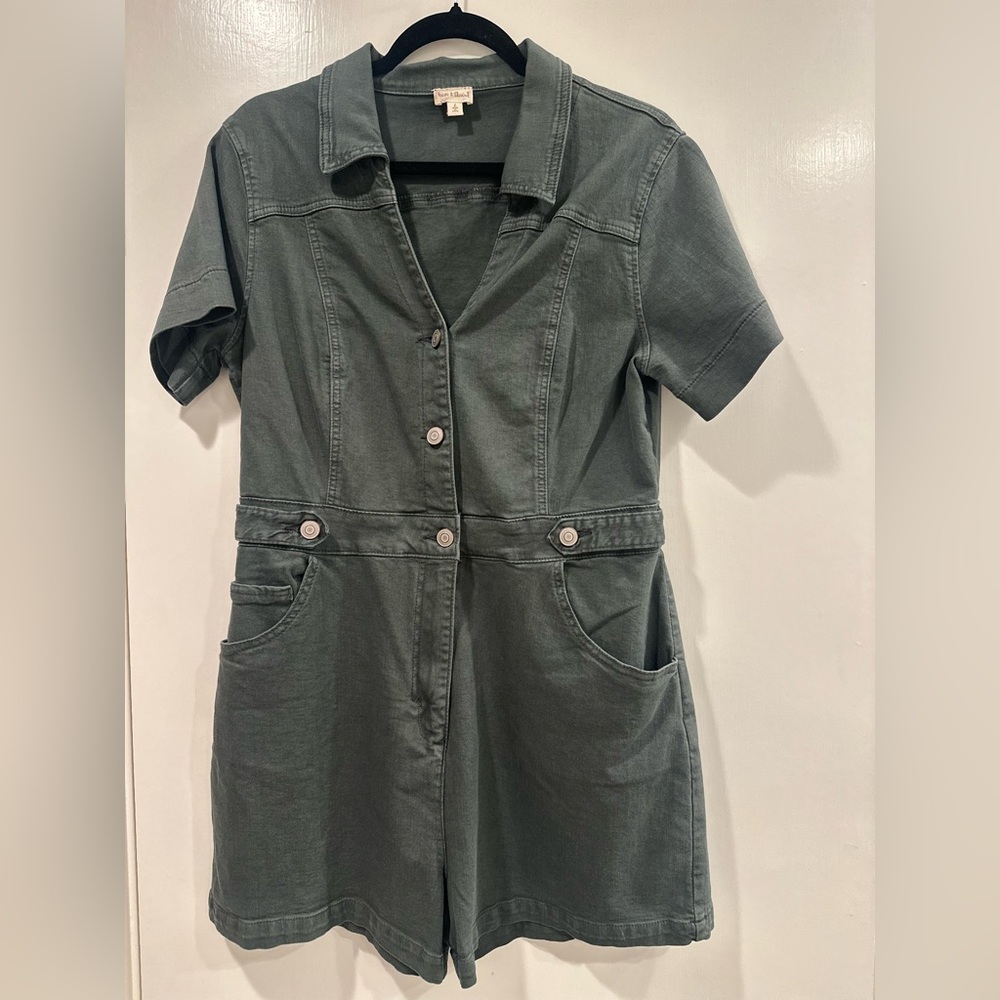 Hem & Thread Gray Collared Top
